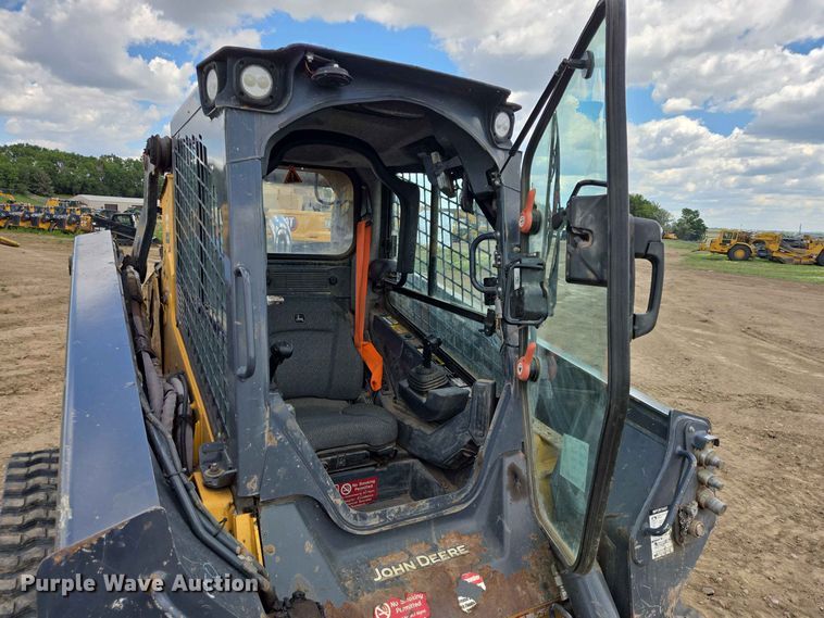 image for item DP8993 2022 John Deere 333G tracked skid steer loader
