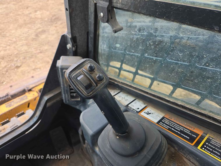 image for item DP8993 2022 John Deere 333G tracked skid steer loader