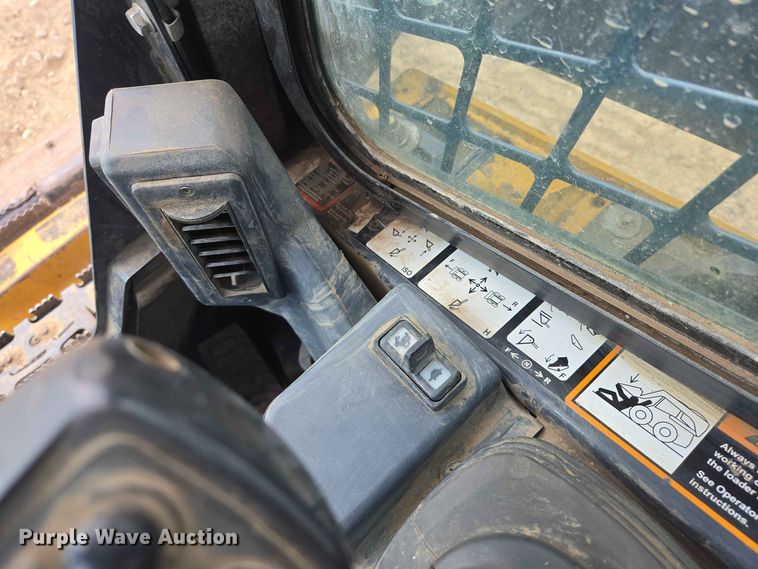 image for item DP8993 2022 John Deere 333G tracked skid steer loader