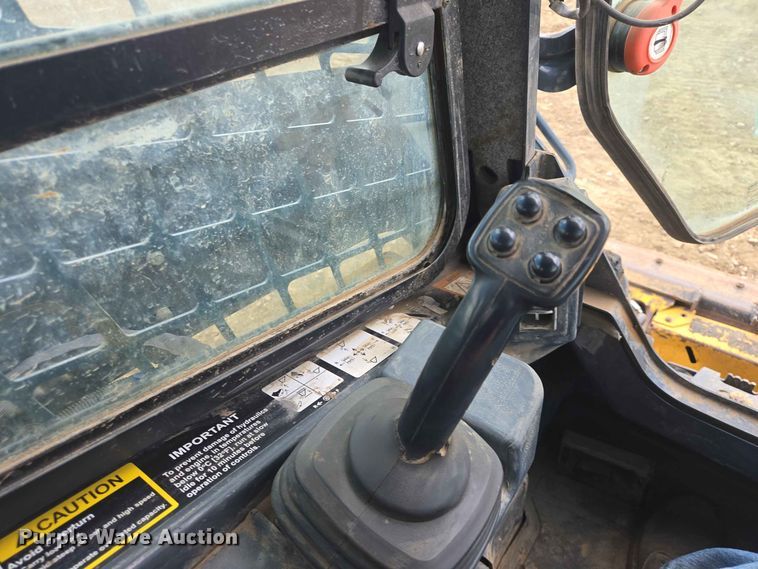 image for item DP8993 2022 John Deere 333G tracked skid steer loader
