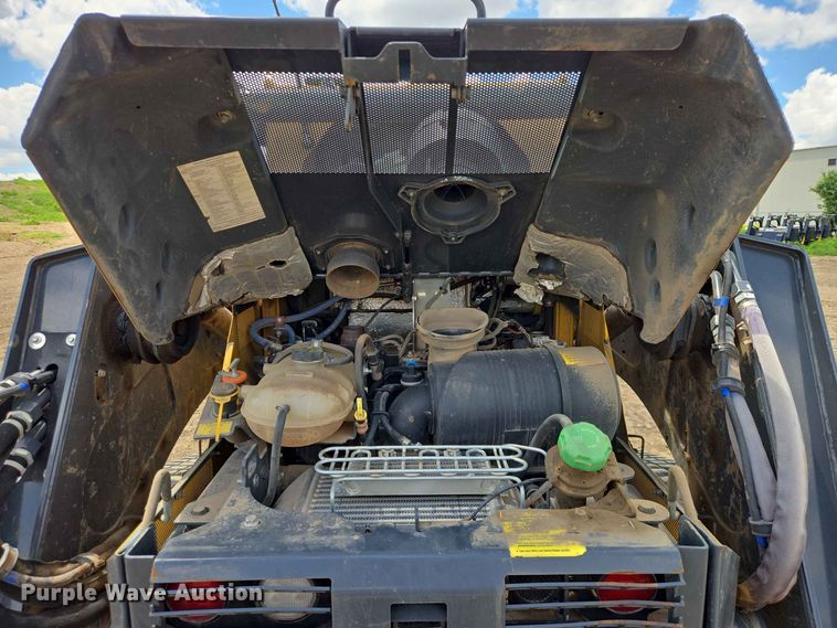 image for item DP8993 2022 John Deere 333G tracked skid steer loader