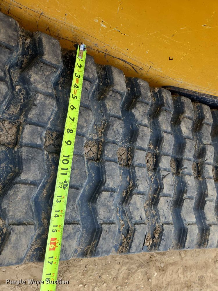 image for item DP8993 2022 John Deere 333G tracked skid steer loader