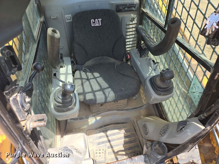 image for item DP8995 2012 Caterpillar 279C tracked skid steer loader