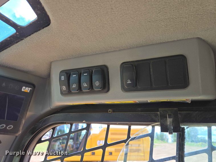 image for item DP8997 2020 Caterpillar 272D3 skid steer loader