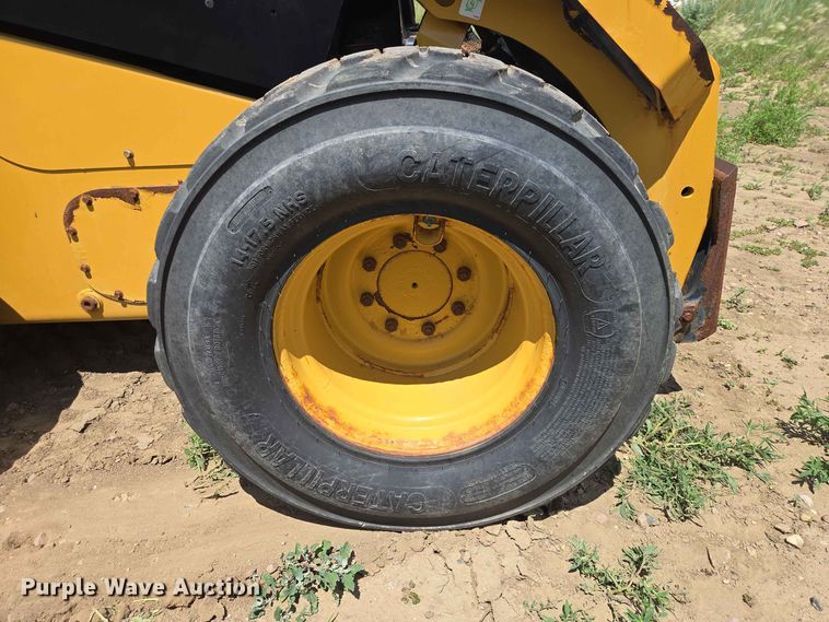 image for item DP8997 2020 Caterpillar 272D3 skid steer loader