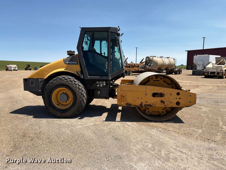 image for item DQ0009 2013 Volvo SD115D single drum vibratory roller