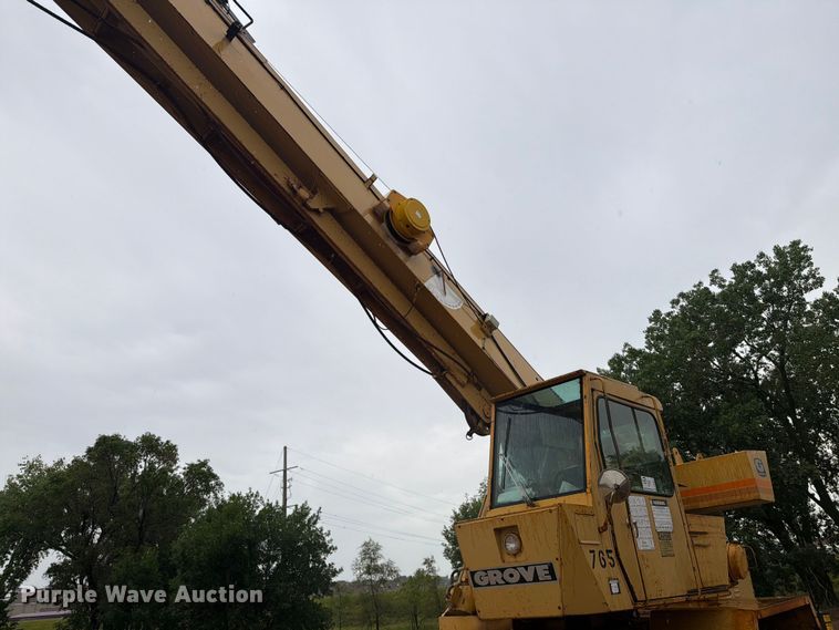 image for item DQ0011 Grove RT552 crane