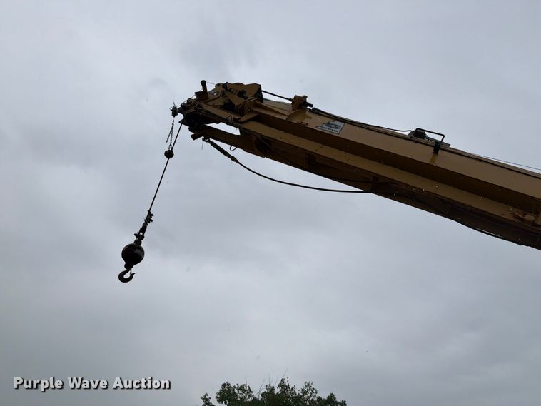 image for item DQ0011 Grove RT552 crane