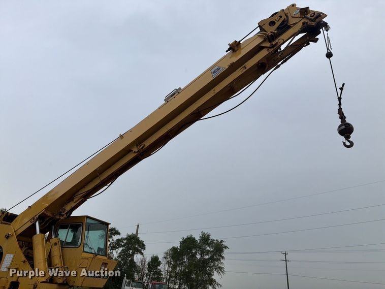 image for item DQ0011 Grove RT552 crane