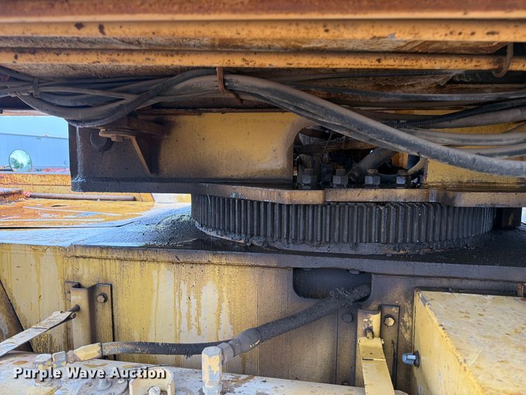 image for item DQ0011 Grove RT552 crane