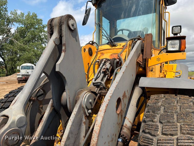 image for item DQ0016 2005 Volvo L70E wheel loader