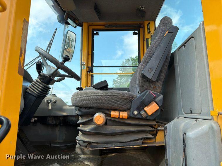 image for item DQ0016 2005 Volvo L70E wheel loader