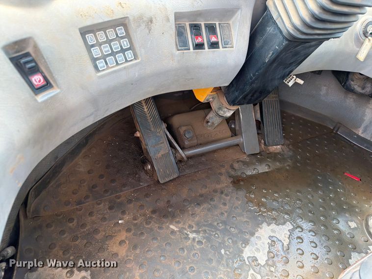 image for item DQ0016 2005 Volvo L70E wheel loader