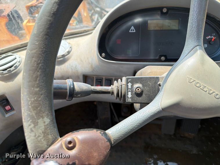 image for item DQ0016 2005 Volvo L70E wheel loader