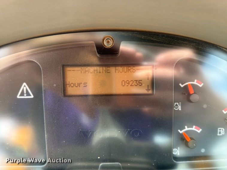 image for item DQ0016 2005 Volvo L70E wheel loader