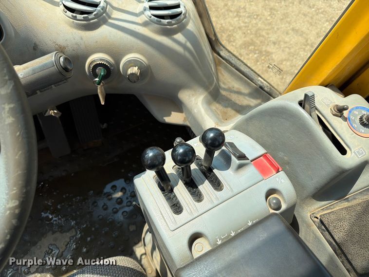 image for item DQ0016 2005 Volvo L70E wheel loader