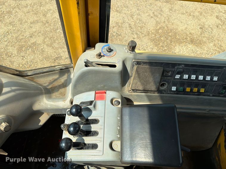 image for item DQ0016 2005 Volvo L70E wheel loader