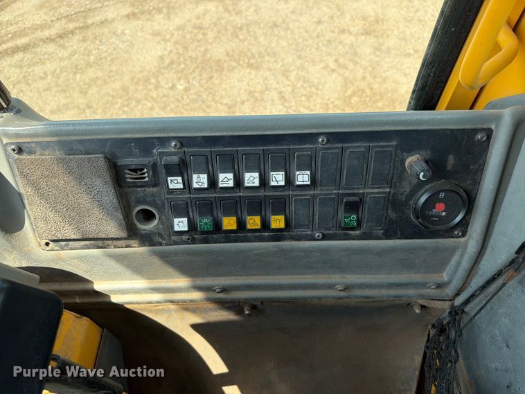 image for item DQ0016 2005 Volvo L70E wheel loader