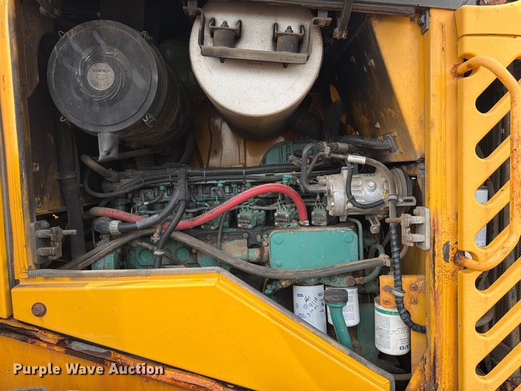 image for item DQ0016 2005 Volvo L70E wheel loader