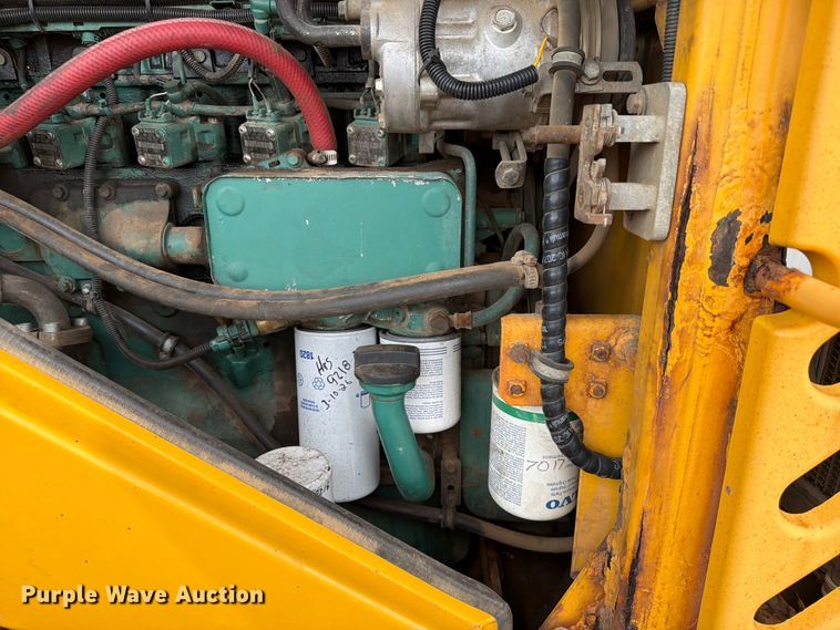 image for item DQ0016 2005 Volvo L70E wheel loader