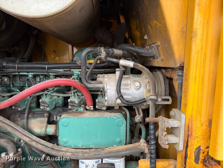 image for item DQ0016 2005 Volvo L70E wheel loader