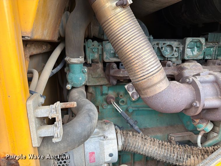 image for item DQ0016 2005 Volvo L70E wheel loader