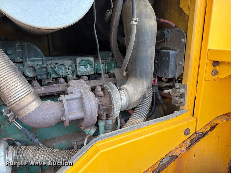 image for item DQ0016 2005 Volvo L70E wheel loader