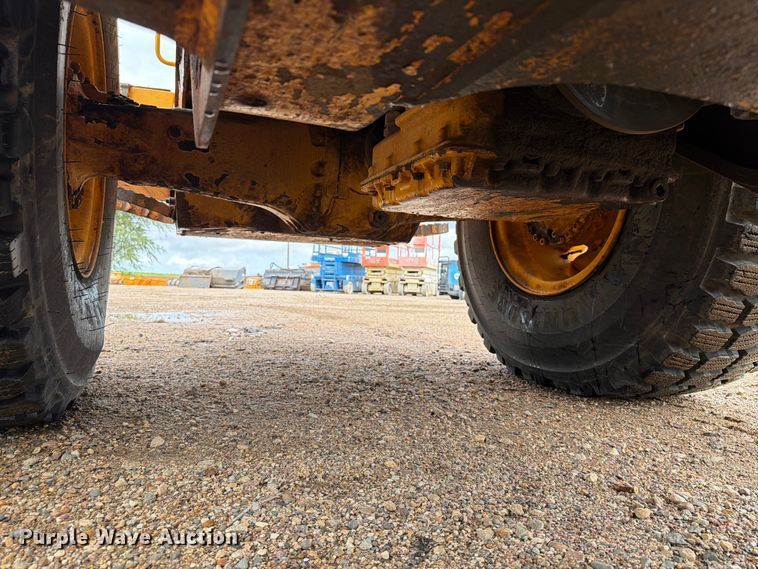 image for item DQ0016 2005 Volvo L70E wheel loader