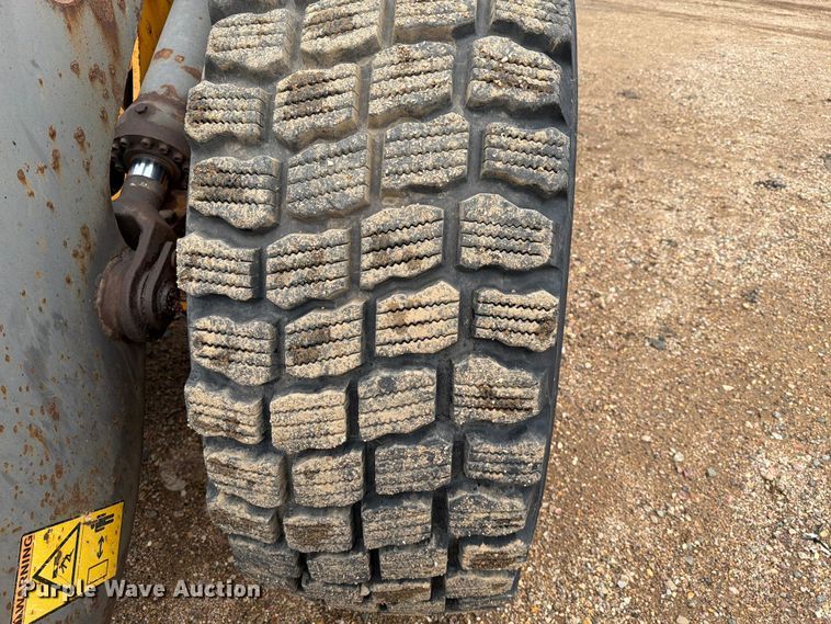 image for item DQ0016 2005 Volvo L70E wheel loader