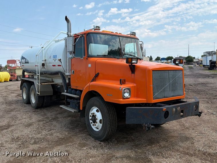 image for item DQ0023 2001 Volvo Truck WG tank truck