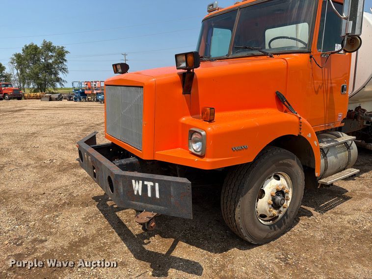 image for item DQ0023 2001 Volvo Truck WG tank truck