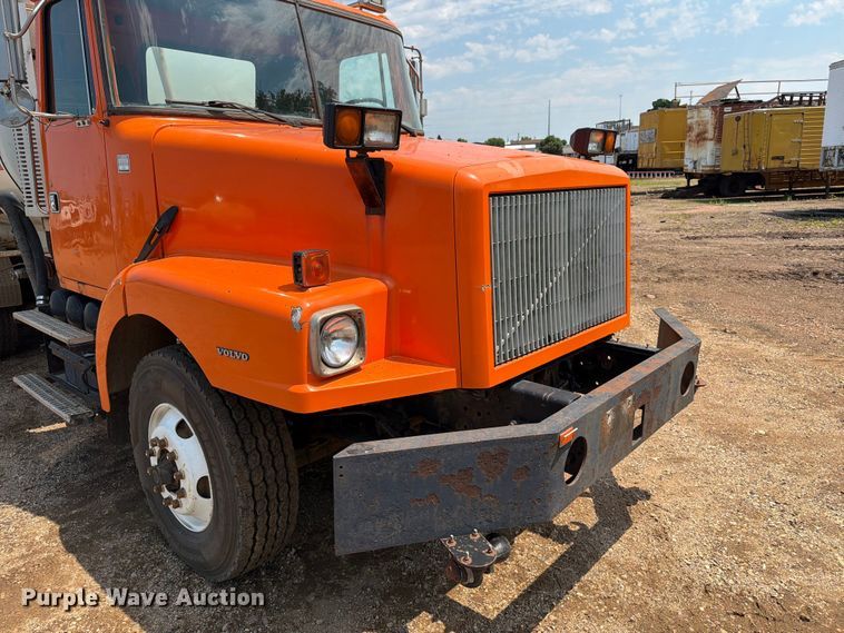 image for item DQ0023 2001 Volvo Truck WG tank truck
