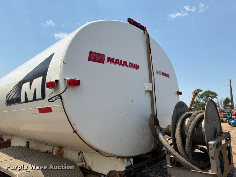 image for item DQ0023 2001 Volvo Truck WG tank truck