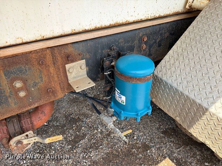 image for item DQ0023 2001 Volvo Truck WG tank truck