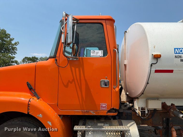 image for item DQ0023 2001 Volvo Truck WG tank truck