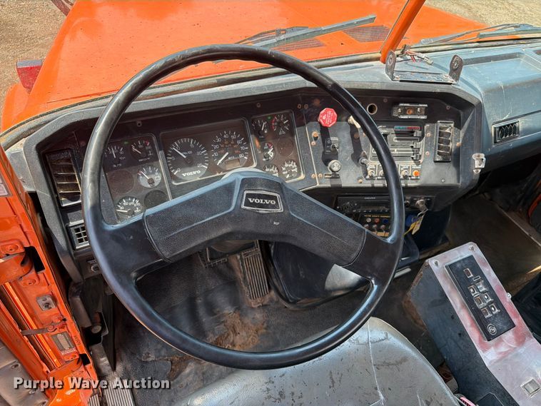 image for item DQ0023 2001 Volvo Truck WG tank truck