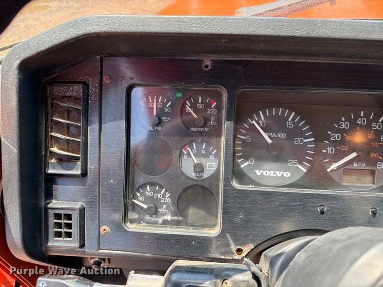 image for item DQ0023 2001 Volvo Truck WG tank truck