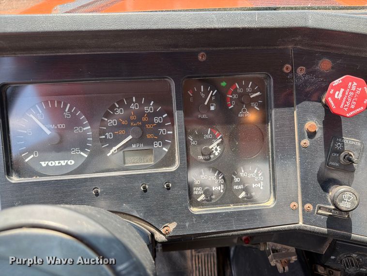 image for item DQ0023 2001 Volvo Truck WG tank truck
