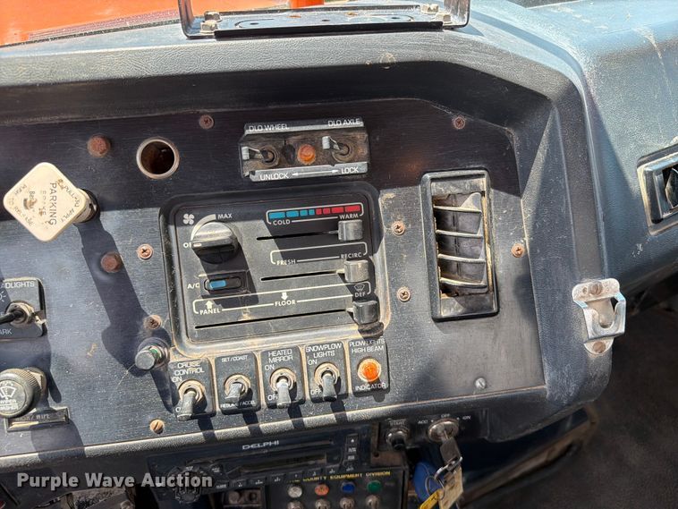 image for item DQ0023 2001 Volvo Truck WG tank truck