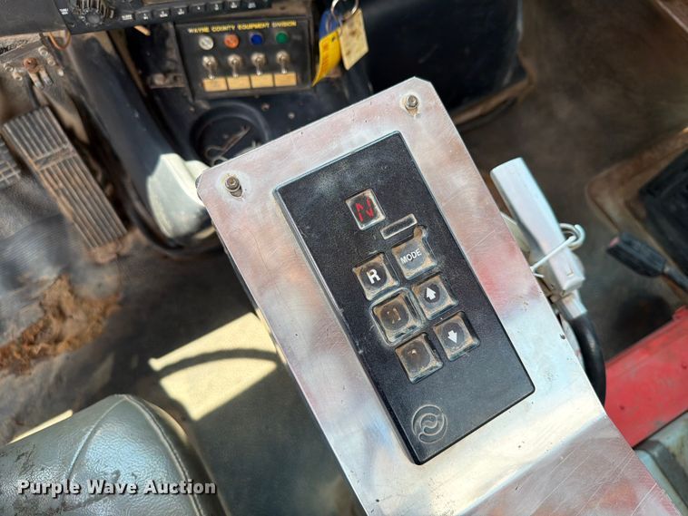 image for item DQ0023 2001 Volvo Truck WG tank truck
