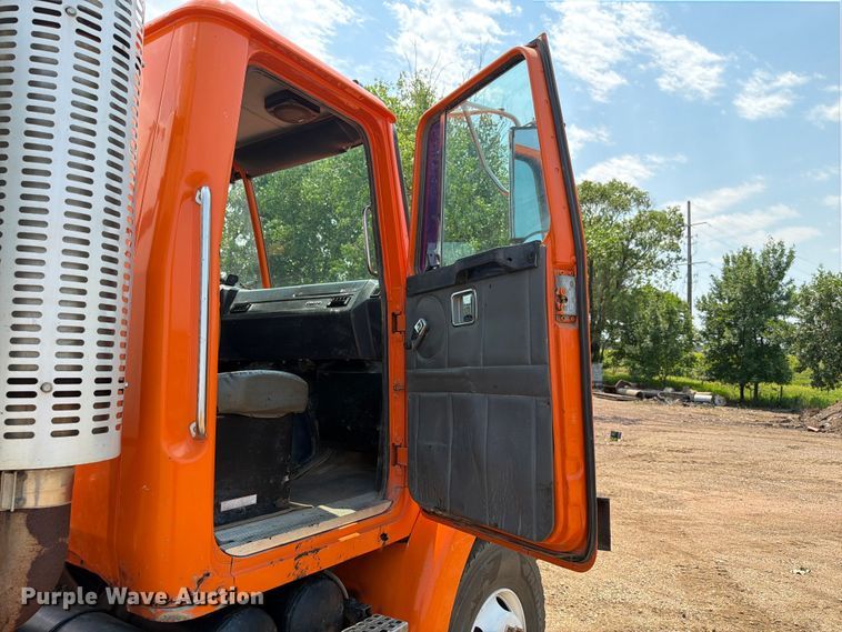 image for item DQ0023 2001 Volvo Truck WG tank truck