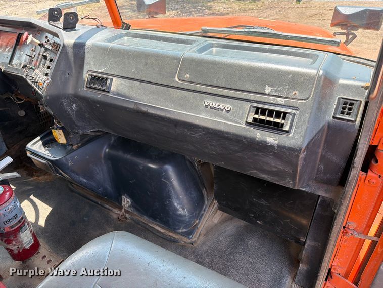 image for item DQ0023 2001 Volvo Truck WG tank truck