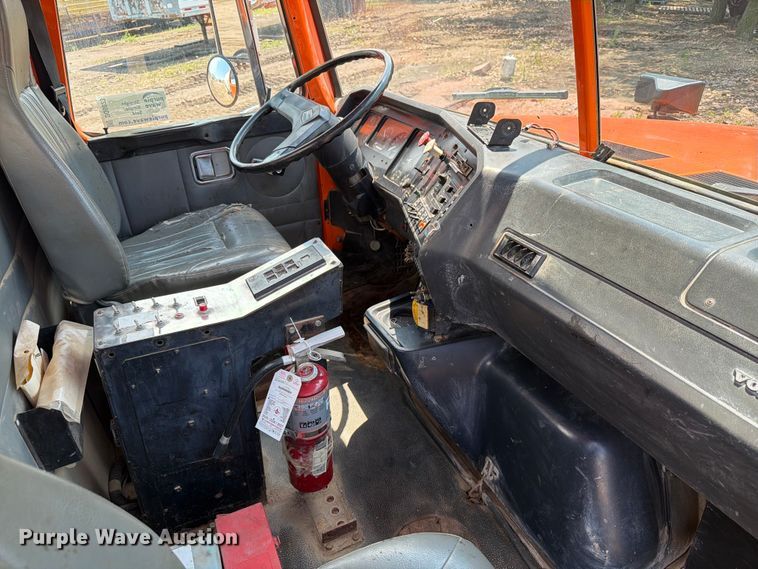image for item DQ0023 2001 Volvo Truck WG tank truck