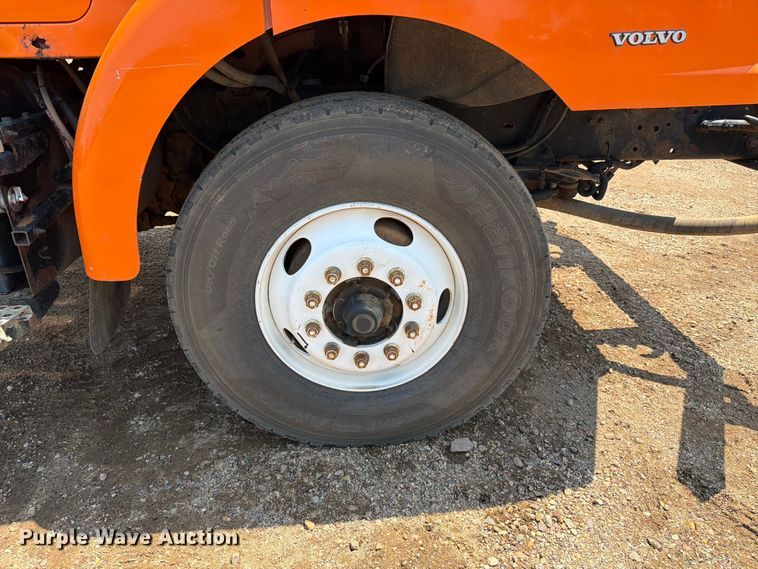 image for item DQ0023 2001 Volvo Truck WG tank truck