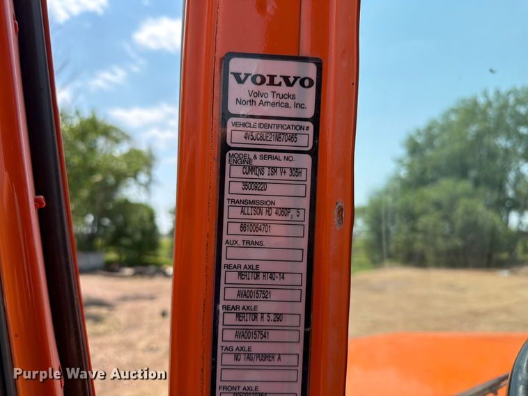 image for item DQ0023 2001 Volvo Truck WG tank truck