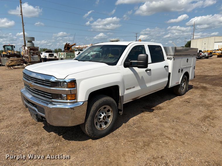 2015 Chevrolet Silverado 3500HD Crew Cab utility bed pickup truck