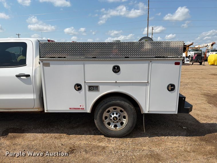 image for item DQ0026 2015 Chevrolet Silverado 3500HD Crew Cab utility bed pickup truck