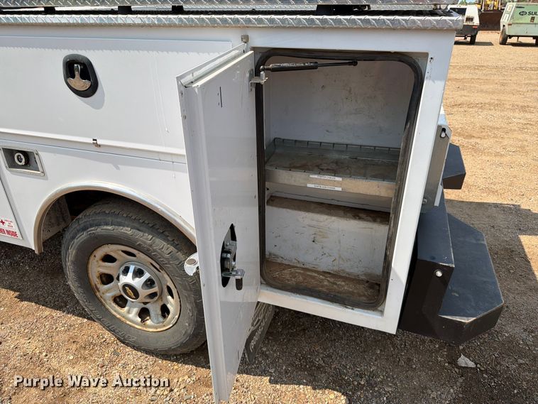 image for item DQ0026 2015 Chevrolet Silverado 3500HD Crew Cab utility bed pickup truck