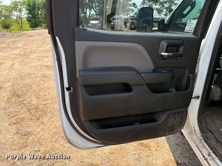 image for item DQ0026 2015 Chevrolet Silverado 3500HD Crew Cab utility bed pickup truck
