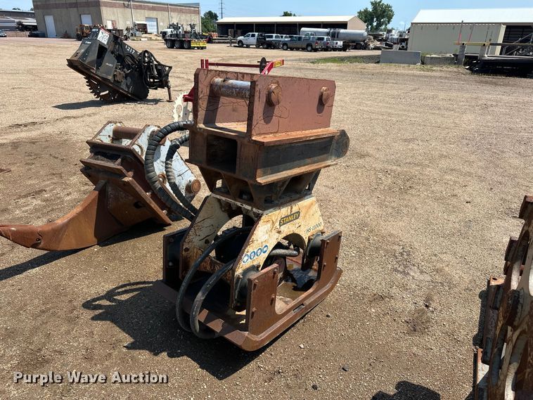 image for item DQ0027 Stanley HS-11000 plate compactor